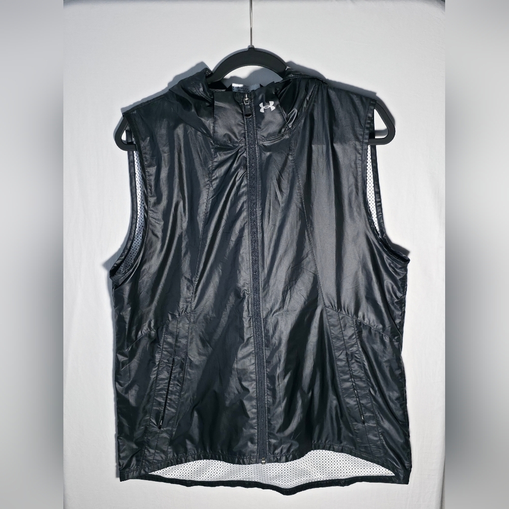 Under-Armour Gorpcore Black Hooded Techwear Utility Run True Storm Vest